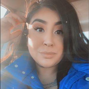 Meet your Posher, Dee